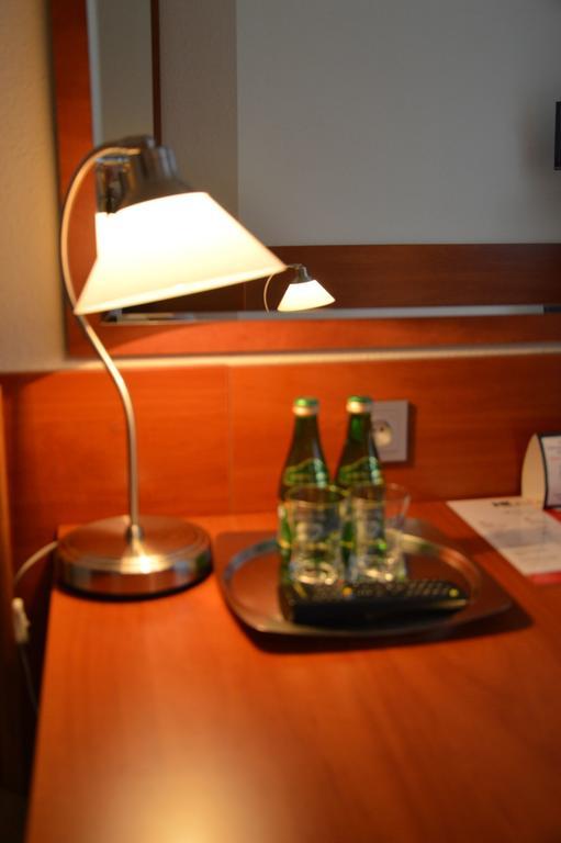 Hotel Komes Skarżysko-Kamienna Quarto foto